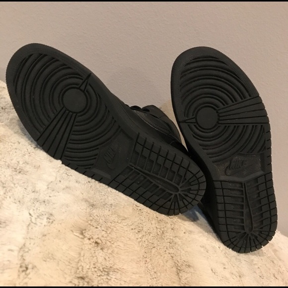 Jordan 1 Triple Black - Picture 7 of 7